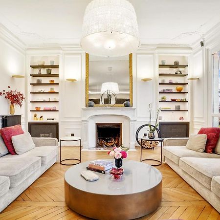 Magnificent Luxury Penthouse Apartment In A Prestigious Neighborhood Of Paris With A Eiffel Tower View From Balcony Short Walk To Palais Galliera And Avenue Montaigne Fashion Stores Esterno foto