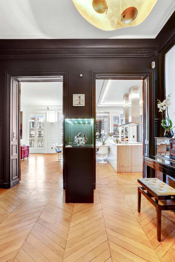 Magnificent Luxury Penthouse Apartment In A Prestigious Neighborhood Of Paris With A Eiffel Tower View From Balcony Short Walk To Palais Galliera And Avenue Montaigne Fashion Stores Esterno foto