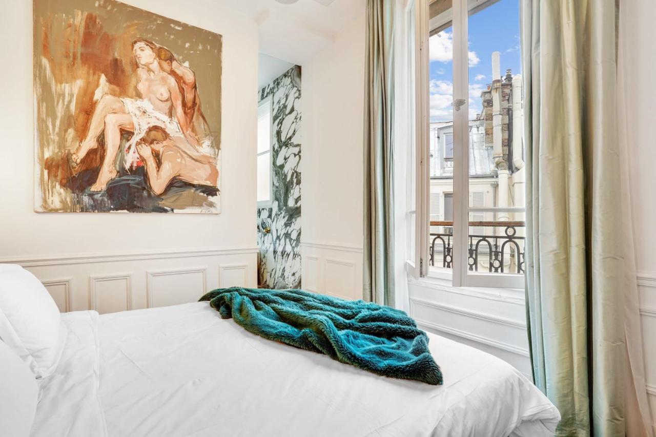 Magnificent Luxury Penthouse Apartment In A Prestigious Neighborhood Of Paris With A Eiffel Tower View From Balcony Short Walk To Palais Galliera And Avenue Montaigne Fashion Stores Esterno foto