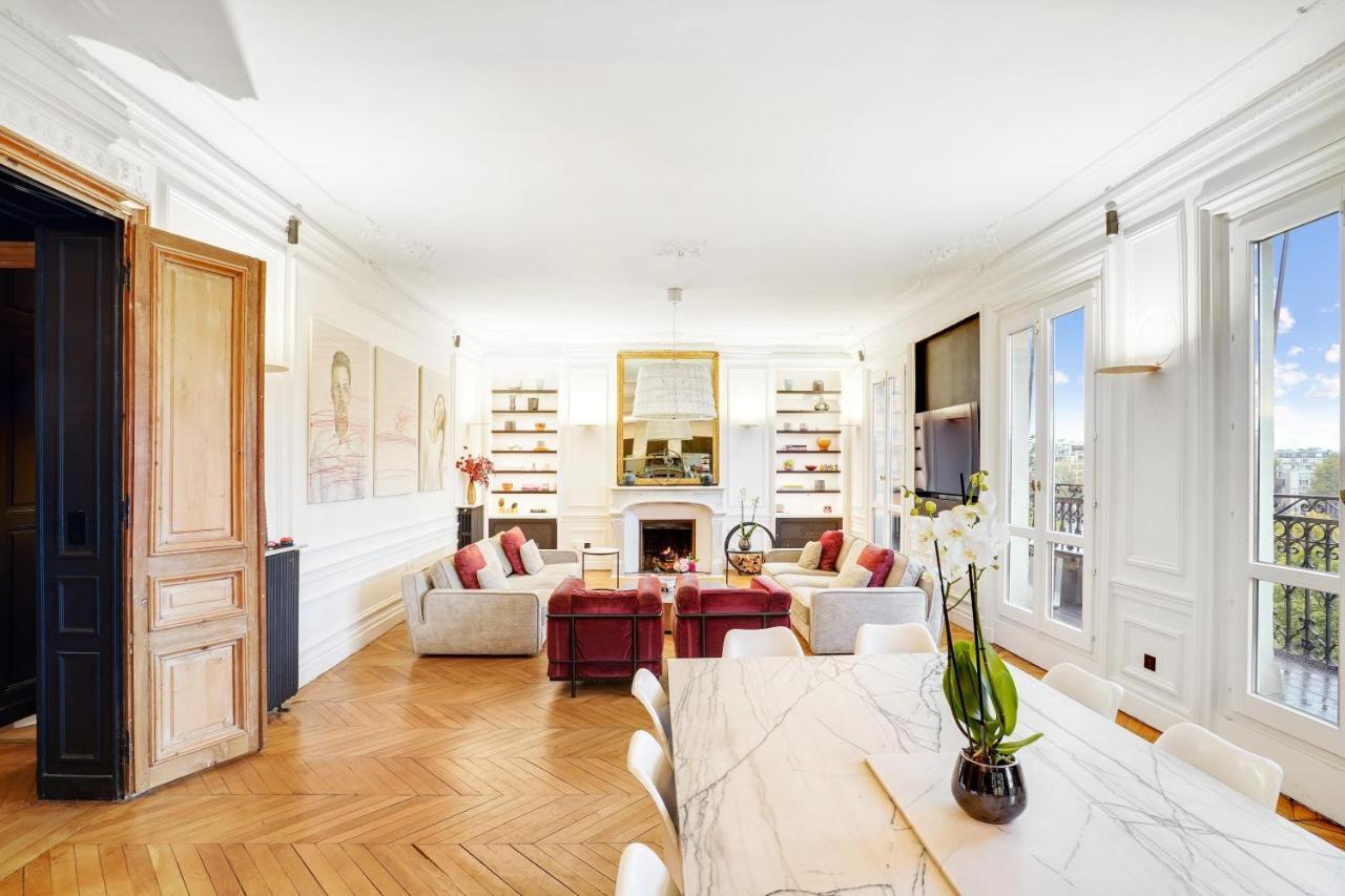 Magnificent Luxury Penthouse Apartment In A Prestigious Neighborhood Of Paris With A Eiffel Tower View From Balcony Short Walk To Palais Galliera And Avenue Montaigne Fashion Stores Esterno foto