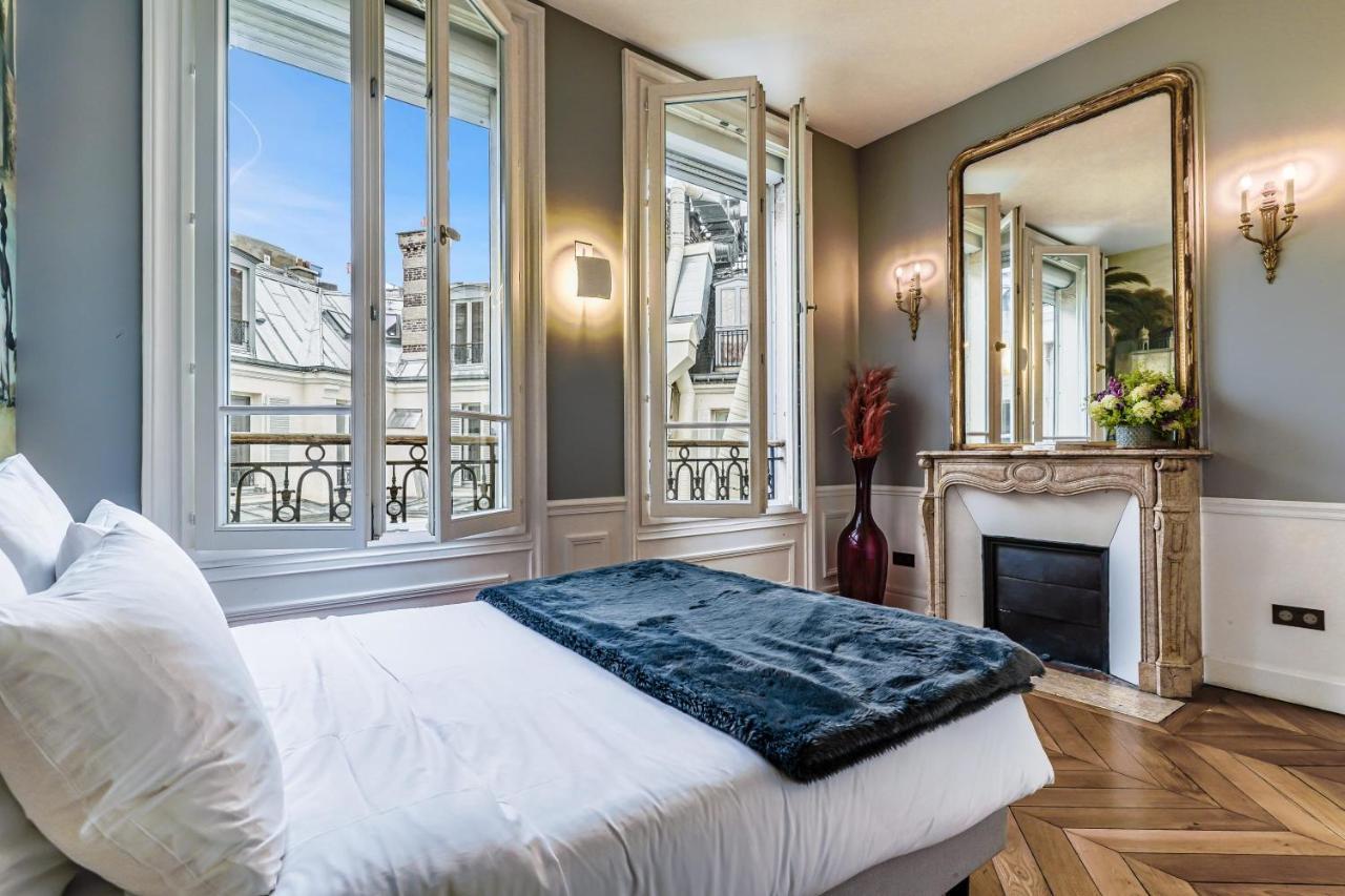 Magnificent Luxury Penthouse Apartment In A Prestigious Neighborhood Of Paris With A Eiffel Tower View From Balcony Short Walk To Palais Galliera And Avenue Montaigne Fashion Stores Esterno foto